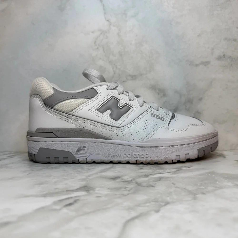 New Balance | 550 Sneakers | White & Grey Leather | Size M7 W8.5